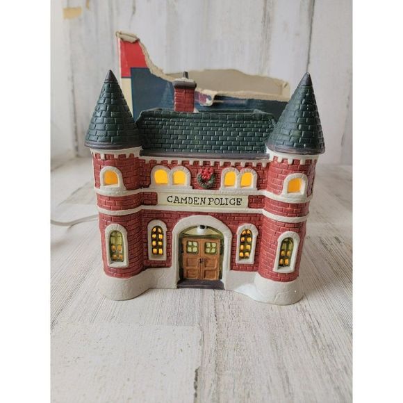 Lemax Camden Police 1991 Village accessory Xmas cop - Picture 1 of 6